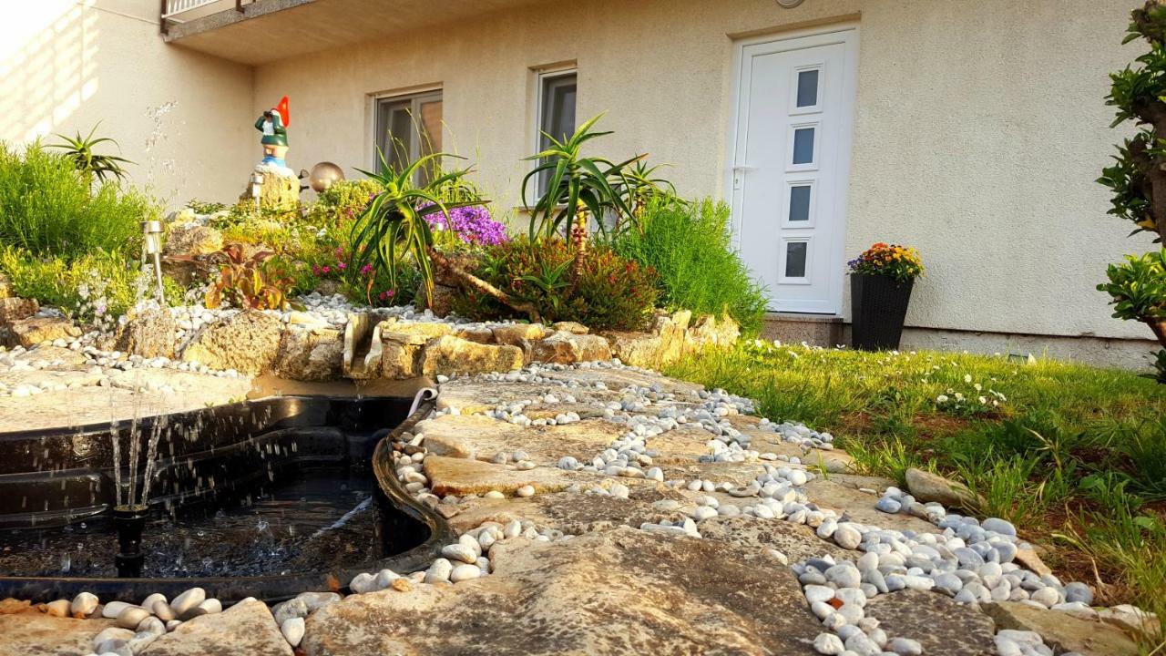 Apartment Tara Pula Exterior photo